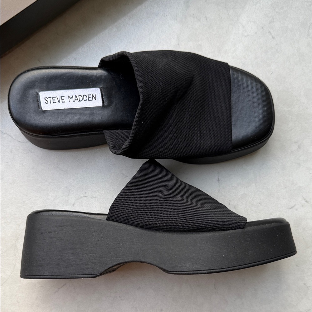 Steve Madden Slinky30 Black Platform Sandals
